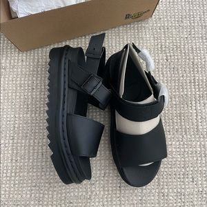 Dr. MARTEN’S LEATHER STRAP SANDAL